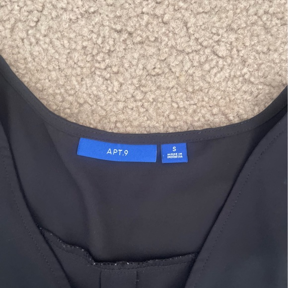 Black woman’s sleeveless blouse - Picture 2 of 2